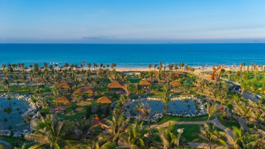 Bất động sản nghỉ dưỡng: Lặng sóng trên bề nổi, sôi động cuộc đua ngầm của các “ông lớn”