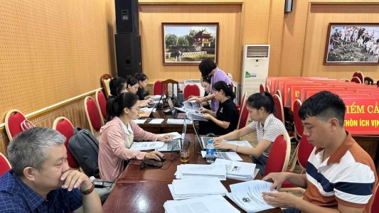 Hà Nội Tổng Rà Soát Dữ Liệu Đất Đai: Cán Bộ “Đi Từng Ngõ, Gõ Từng Nhà” Thu Thập Thông Tin Sổ Đỏ