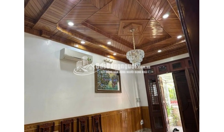 BÁN BIỆT THỰ GỖ CAO CẤP 200M2 4 TẦNG GIÁP QUẬN 8, QUẬN 7 HƯỚNG RA NGUYỄN VĂN LINH, PHẠM HÙNG